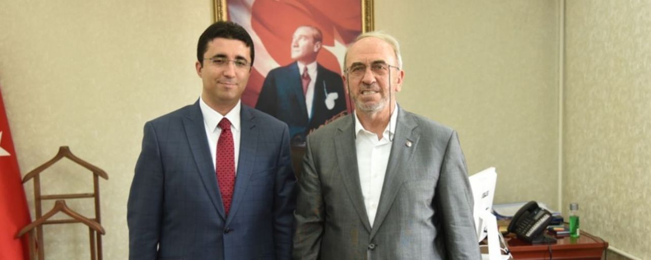 BAŞKAN DUMANDAĞ KARAKOÇAN KAYMAKAMI KOCABEY İLE BİR ARAYA GELDİ.