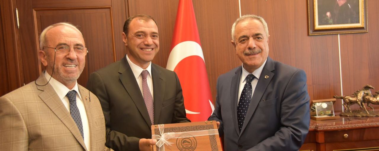 BAŞKAN DUMANDAĞ BESİCİLERE MÜJDEYİ VERDİ. İTHAL ARPA ELAZIĞ TMO DAN ALINABİLECEK...