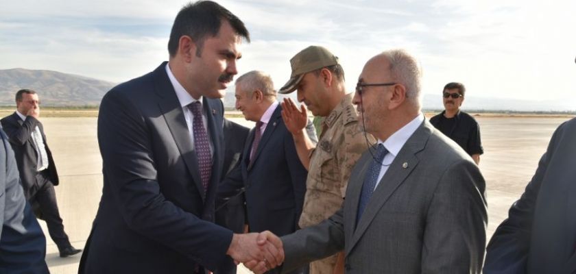 BAŞKAN DUMANDAĞ BAKAN KURUM'U HAVA LİMANINDA KARŞILADI...