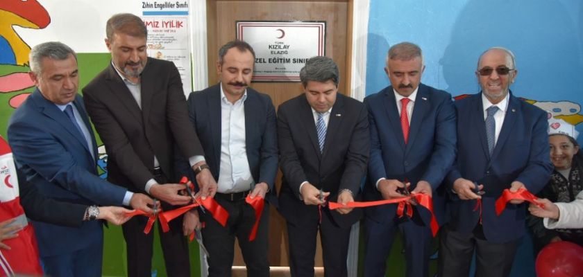 BAŞKAN DUMANDAĞ TÜRK KIZILAYININ  KARAKOÇANDA YAPTIRDIĞI   ÖZEL EĞİTİM SINIFININ AÇILIŞINA KATILDI.