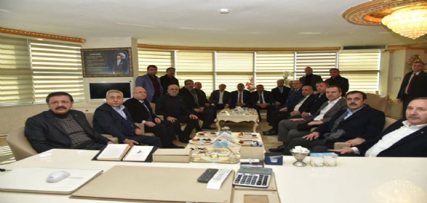 TOBB BAŞKANI M. RİFAT HİSARCIKLIOĞLU VE BERABERİNDEKİ HEYET BORSAYI ZİYARET ETTİ