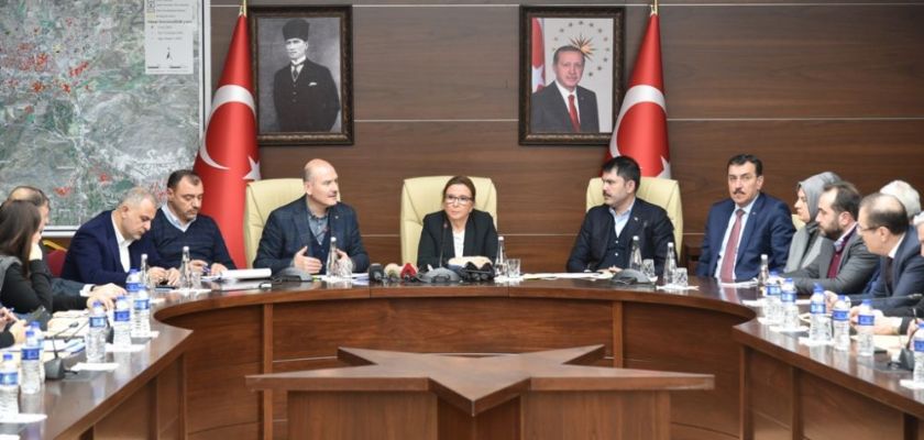 TİCARET BAKANI RUHSAR PEKCAN, ELAZIĞ’DA YAŞANAN DEPREMİN ARDINDAN İNCELEMELERDE BULUNMAK ÜZERE ELAZIĞ’A GELDİ.