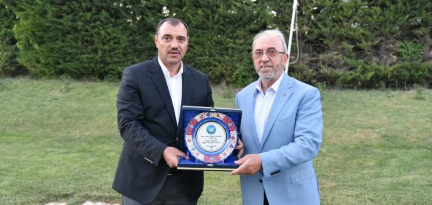 VALİ ÇETİN OKTAY KALDIRIM, ELAZIĞ TİCARET BORSASI BAŞKANI MEHMET ALİ DUMANDAĞ'A VEDA ZİYARETİNDE BULUNDU.